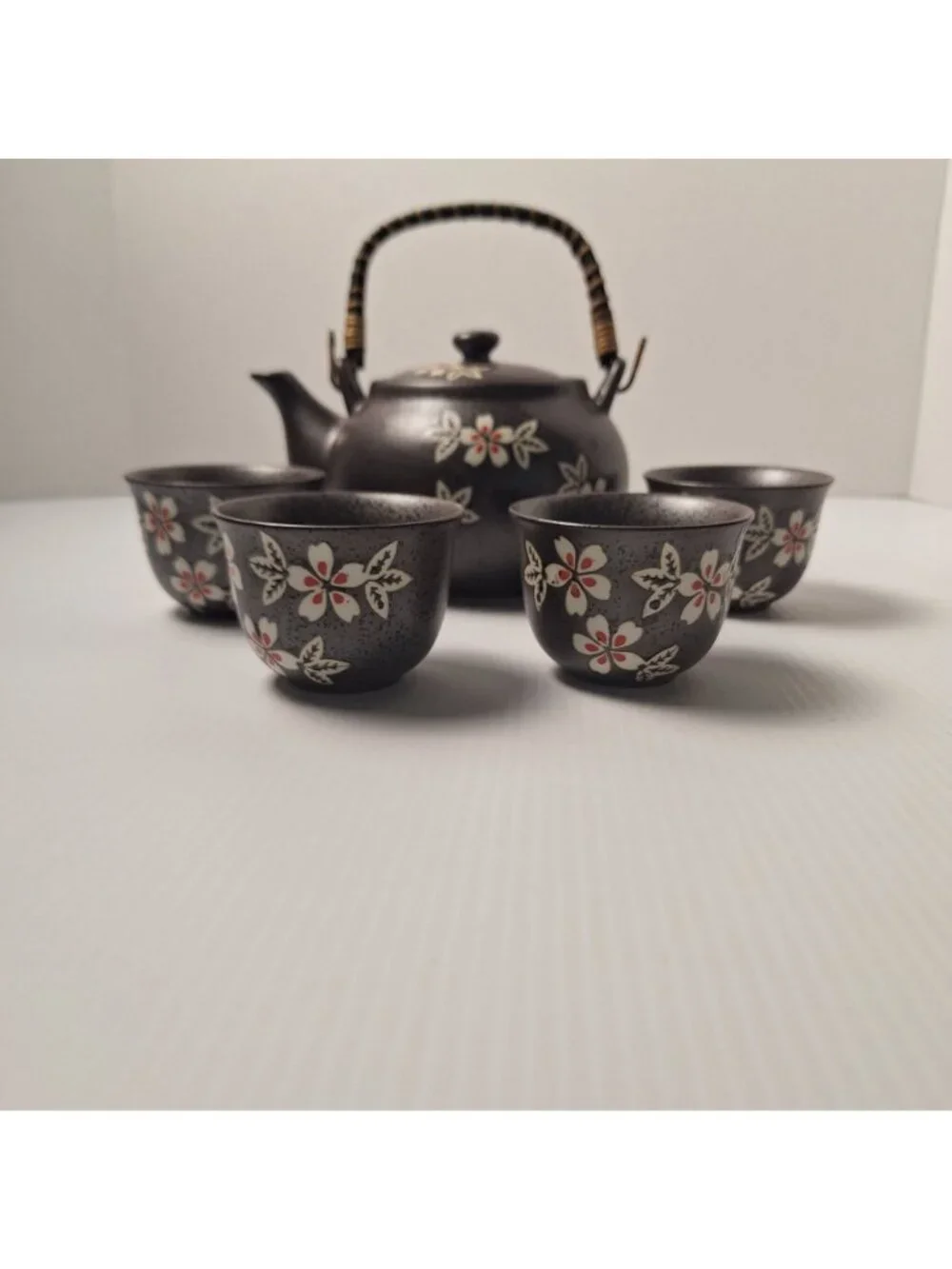 JAPANESE KUTANI WARE STRAINER CEREMONIAL SAKI STYLE TEAPOT CUPS PORCELAIN WICKER